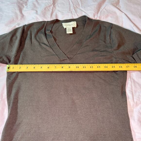 Edward Women's sz Large Silk Blend Short Sleeve Gray Knit Top Fall Office Casual - Picture 5 of 6